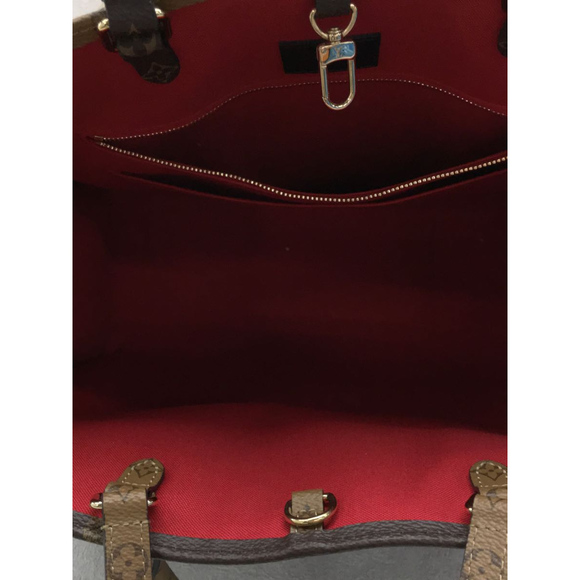 Louis Vuitton Onthego Monogram Shoulder Bag - Picture 4 of 6